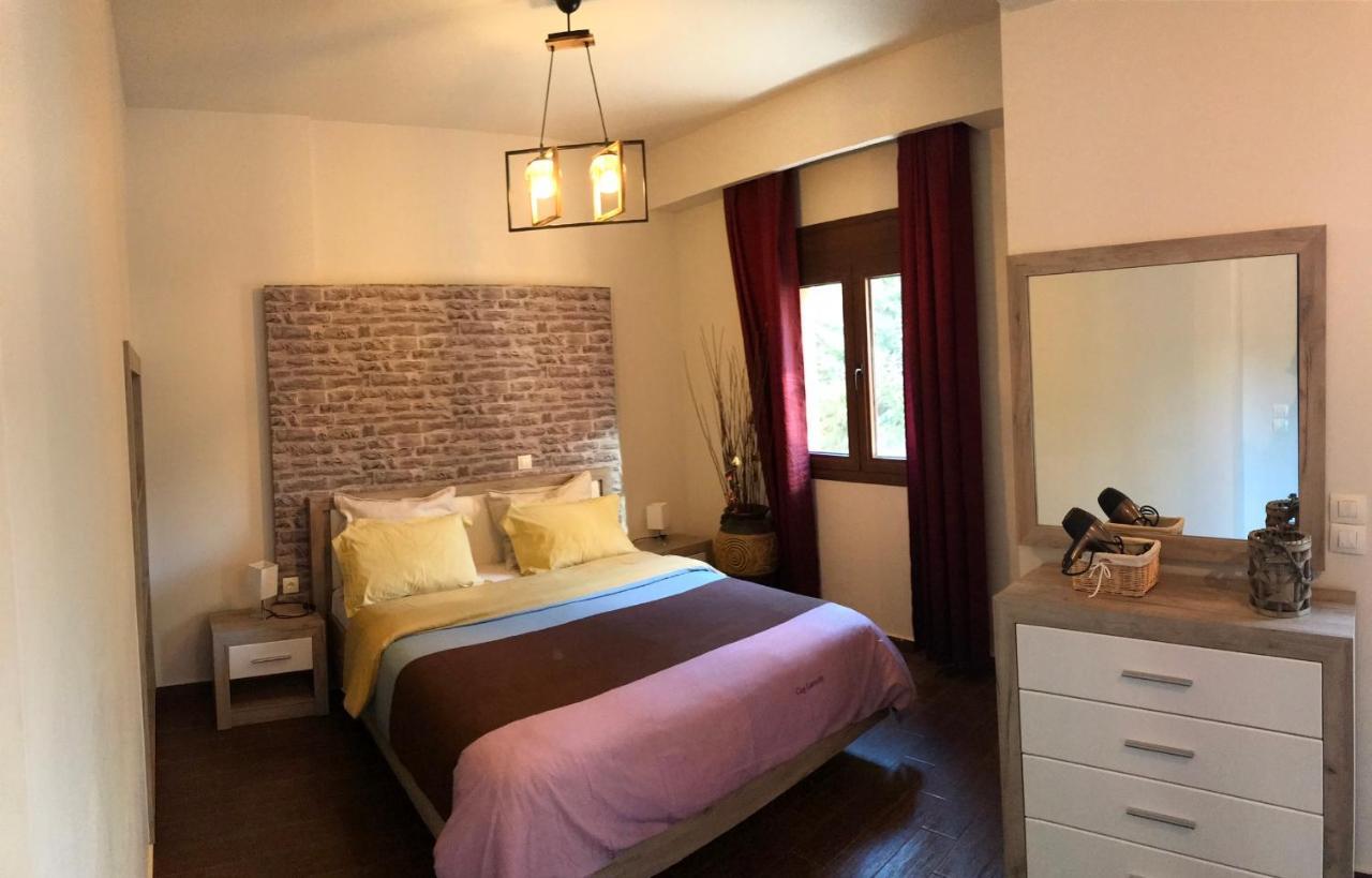 Villa Under Meteora Kalampaka Exteriör bild